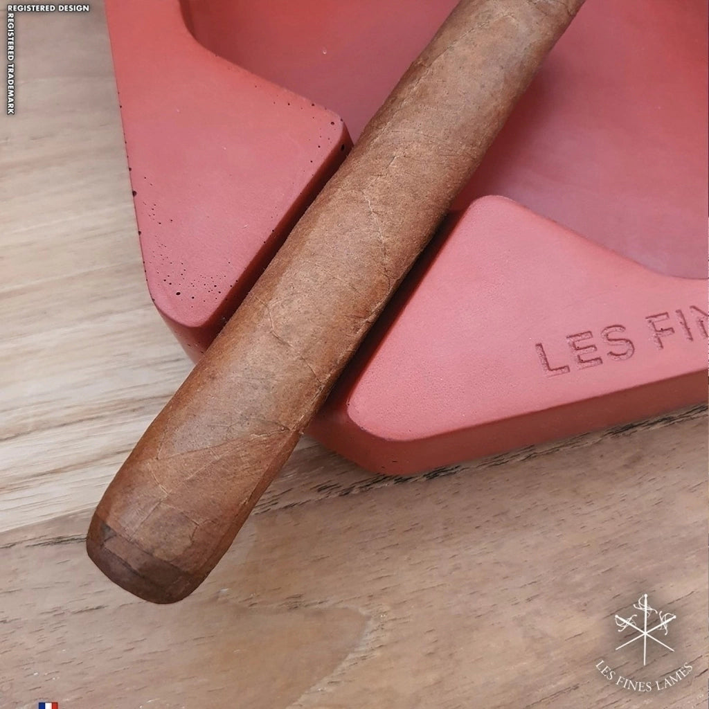 Cinzeiro concreto p/1 charuto LES FINES LAMES Monad vermelho